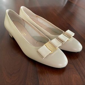 Salvatore Ferragamo Vintage Vara Bow Pumps Cream Ivory Bone 6AA